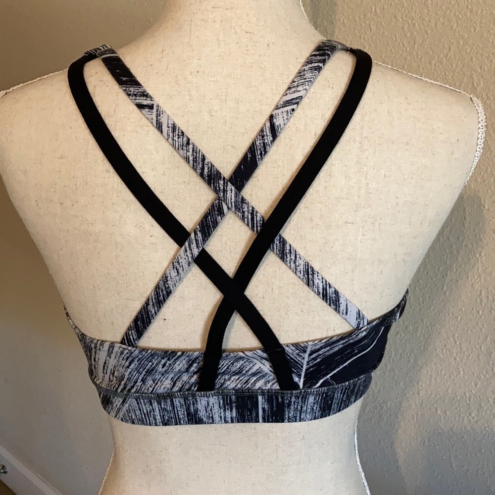 Lululemon sports bra